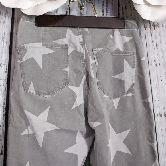 Gray W/ White Stars Pattern Flared Bell Bottom High Waisted Jeans W/ Frayed Hem - Picture 8 of 14